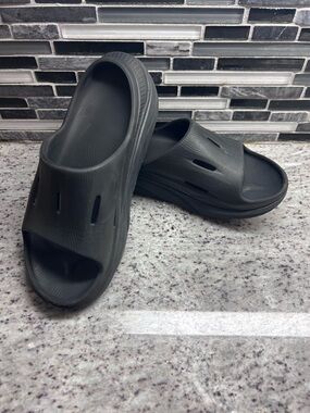 Hoka Youth Black Ora Recovery Slip-On Foam Slide Sandals size 5 youth